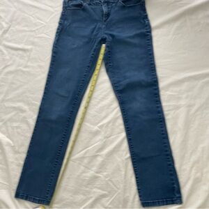 Jones New York Women Mid-Rise skinny denim jeans with stretch waist band